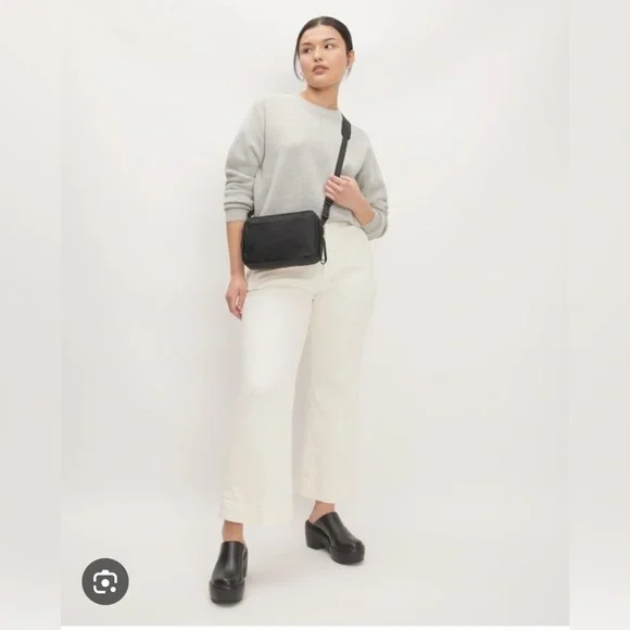 Everlane - The Recycled Nylon Camera Bag - Picture 3 of 6